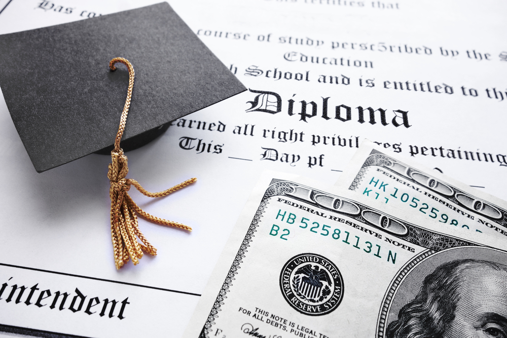 Should You Pay Your Student Loans While in College?